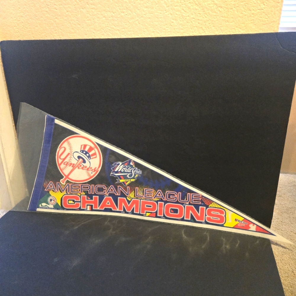 1998 NEW YORK YANKEES AMERICAN LEAGUE CHAMPIONS WINCRAFT PENNANT NEW IN HOLDER